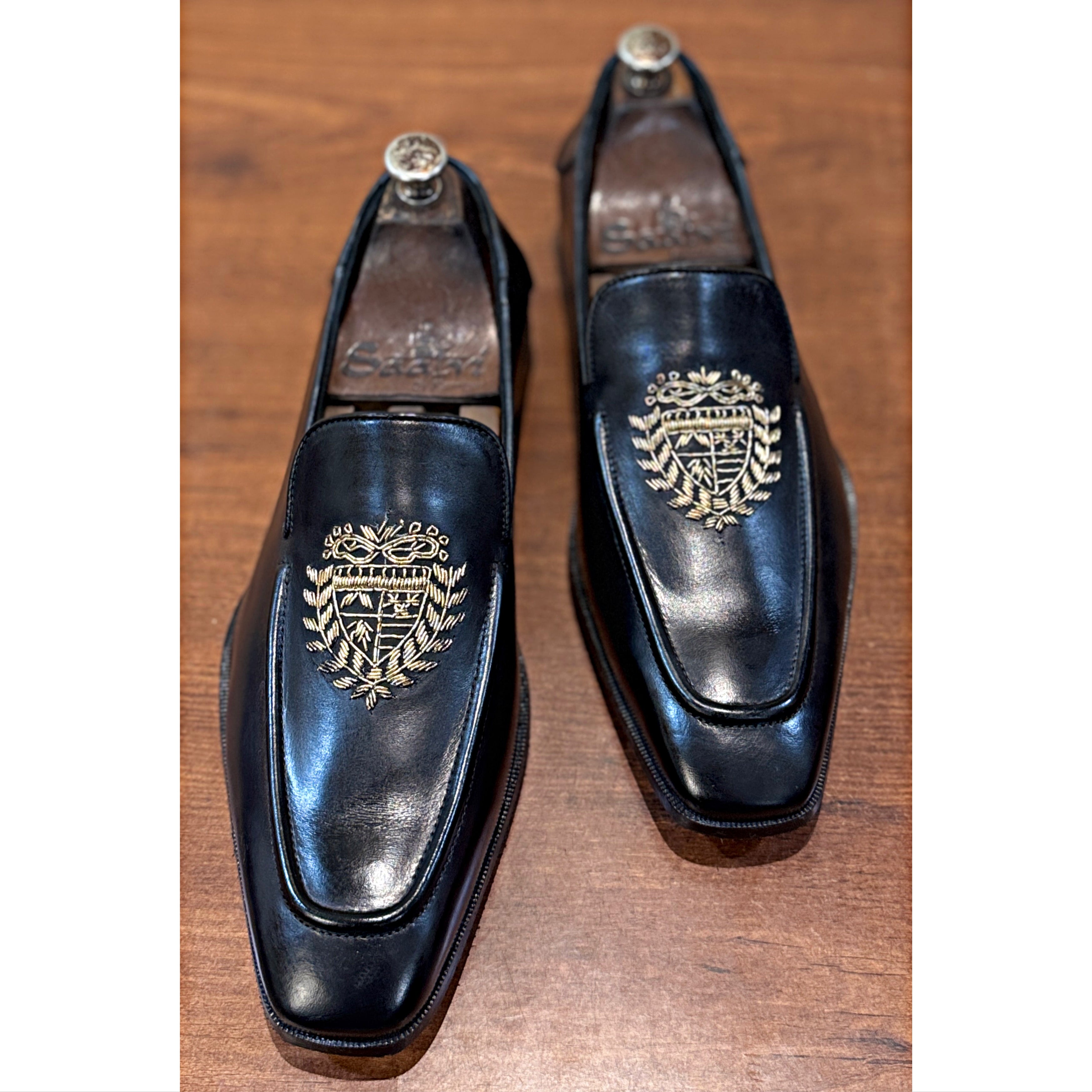 Men’s Black Leather Embroidered Crest Loafers – Luxury Slip-On Formal Shoes