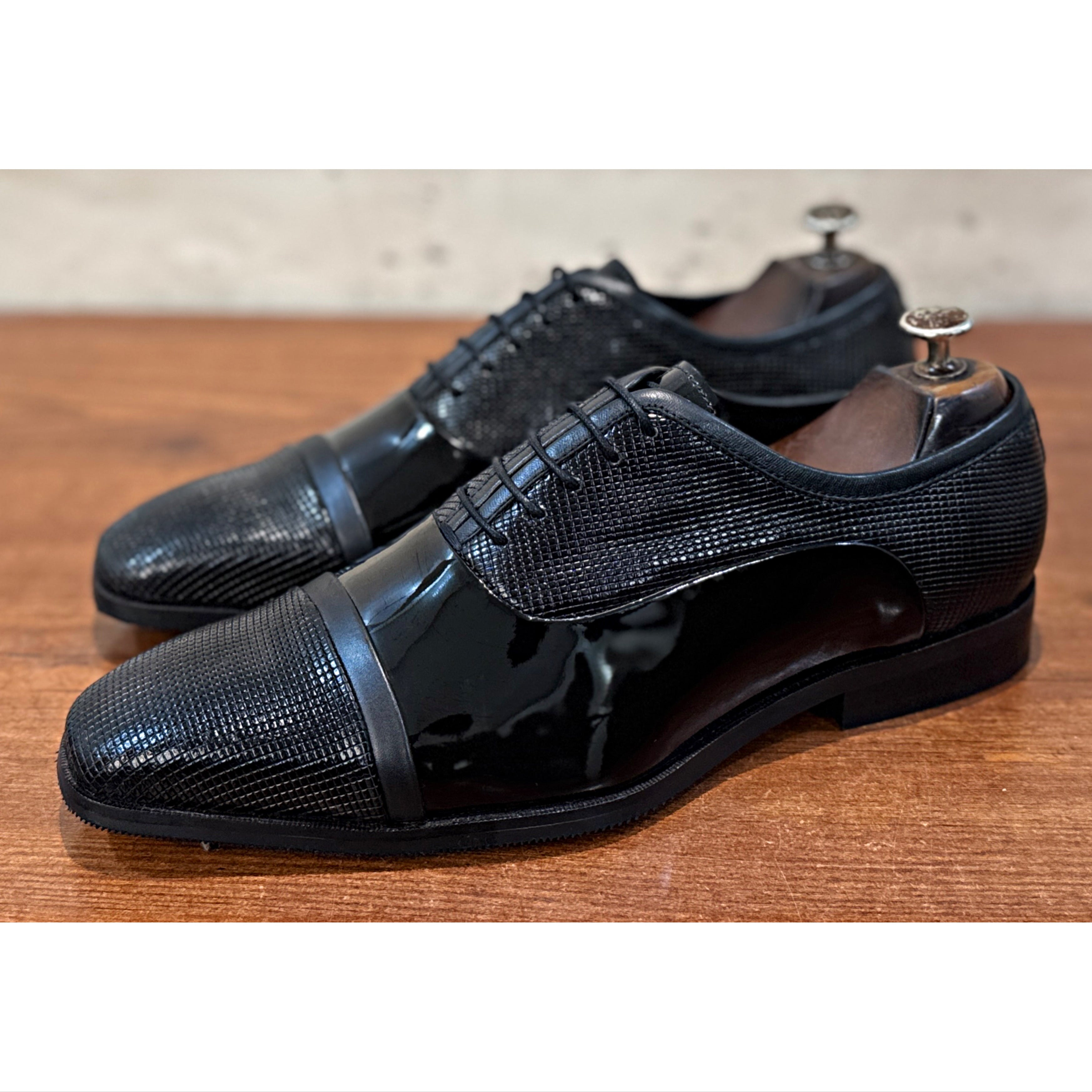 Black Patent Leather Cap-Toe Oxford Shoes – Luxury Textured Formal Dress Shoes