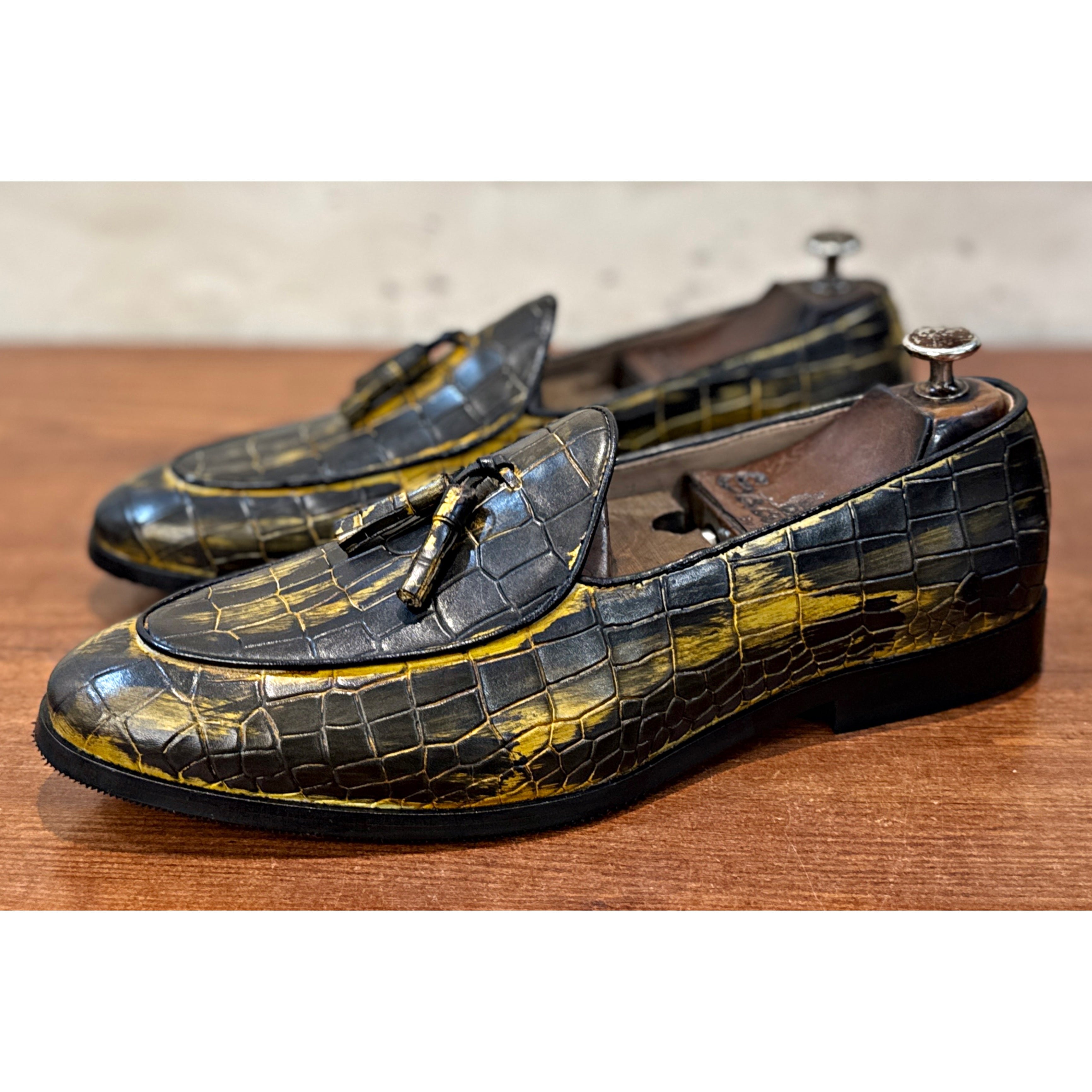 Black & Gold Croc-Embossed Tassel Loafers – Luxury Designer Slip-On Dress Shoes