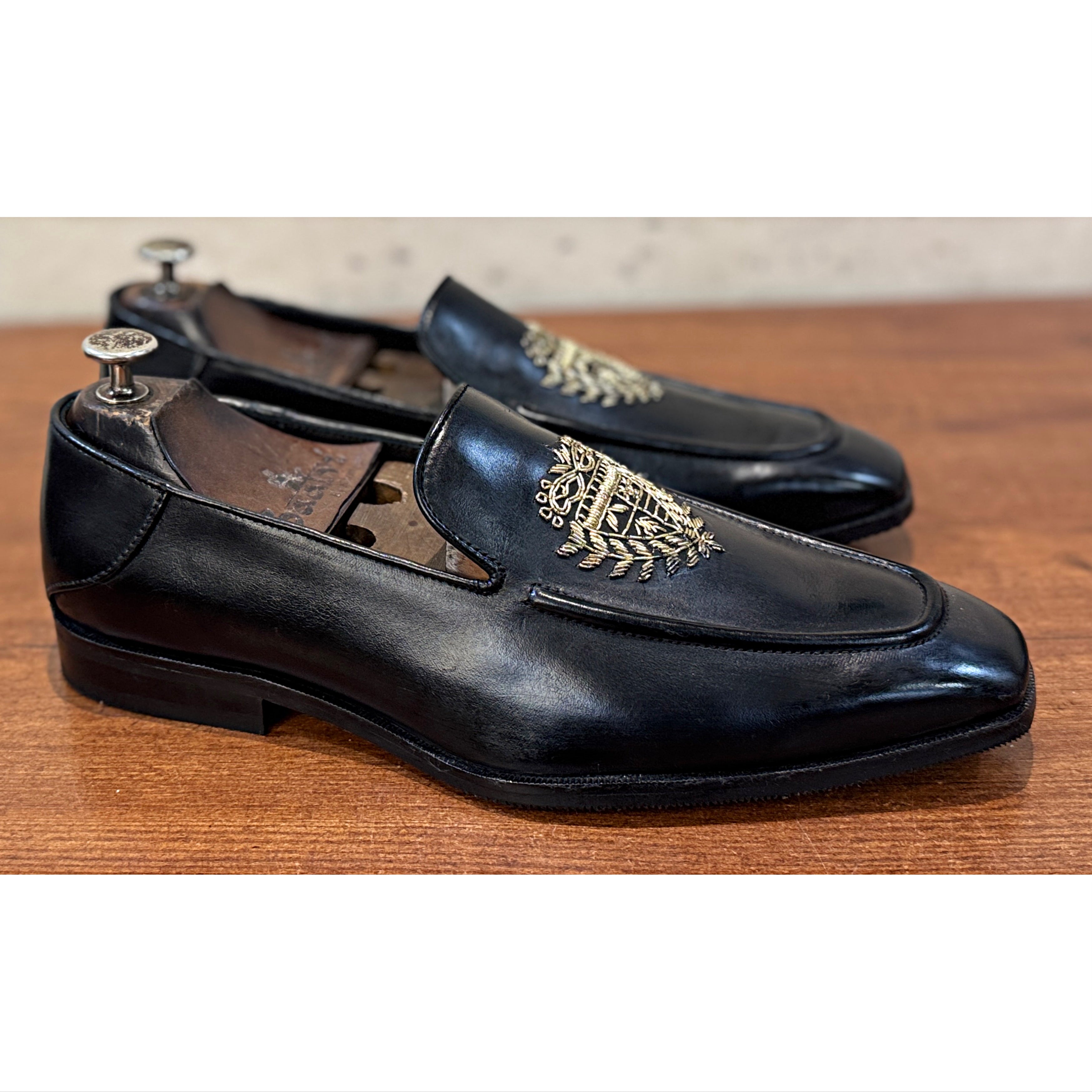 Men’s Black Leather Embroidered Crest Loafers – Luxury Slip-On Formal Shoes