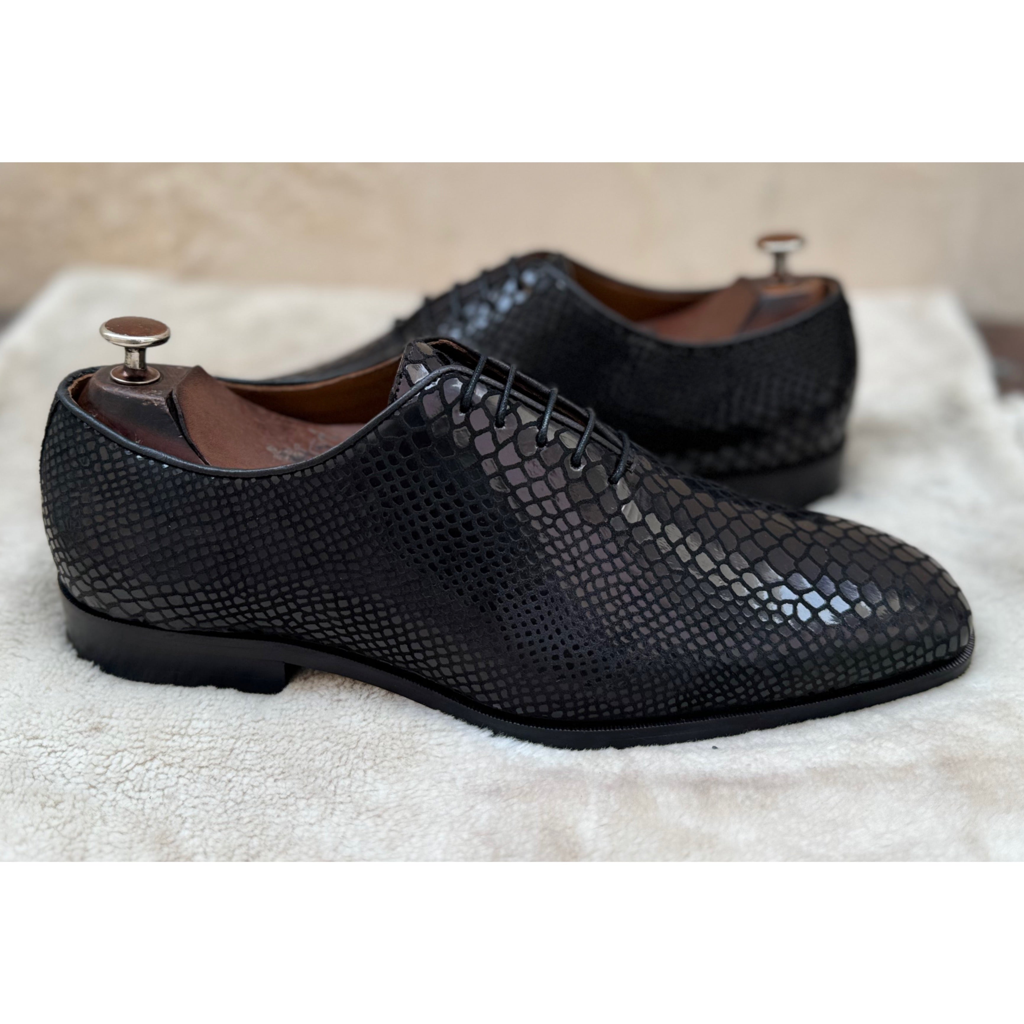 Wholecut Oxfords Snake Foil Black