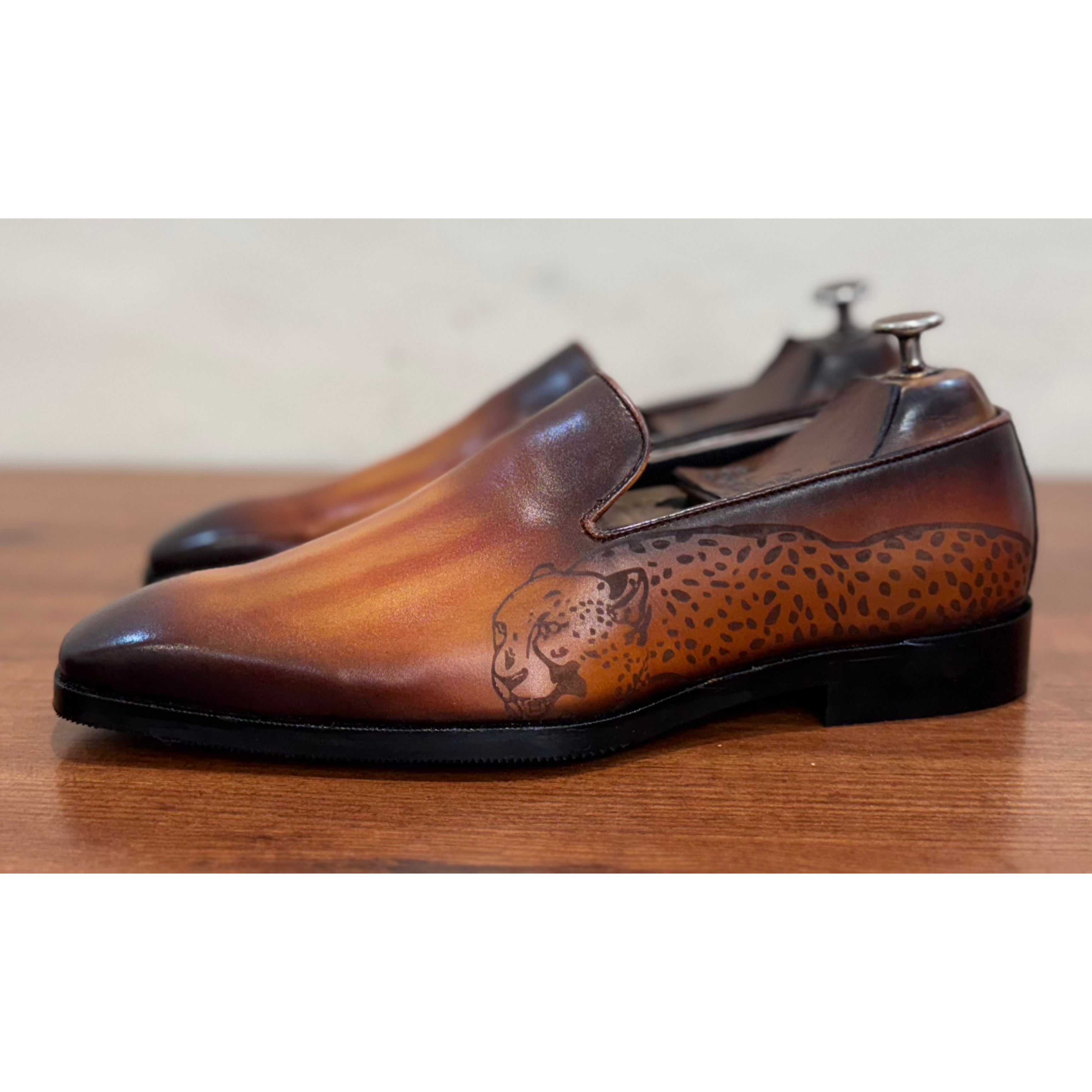 TAN HAND PATINA LOAFERS TIGER