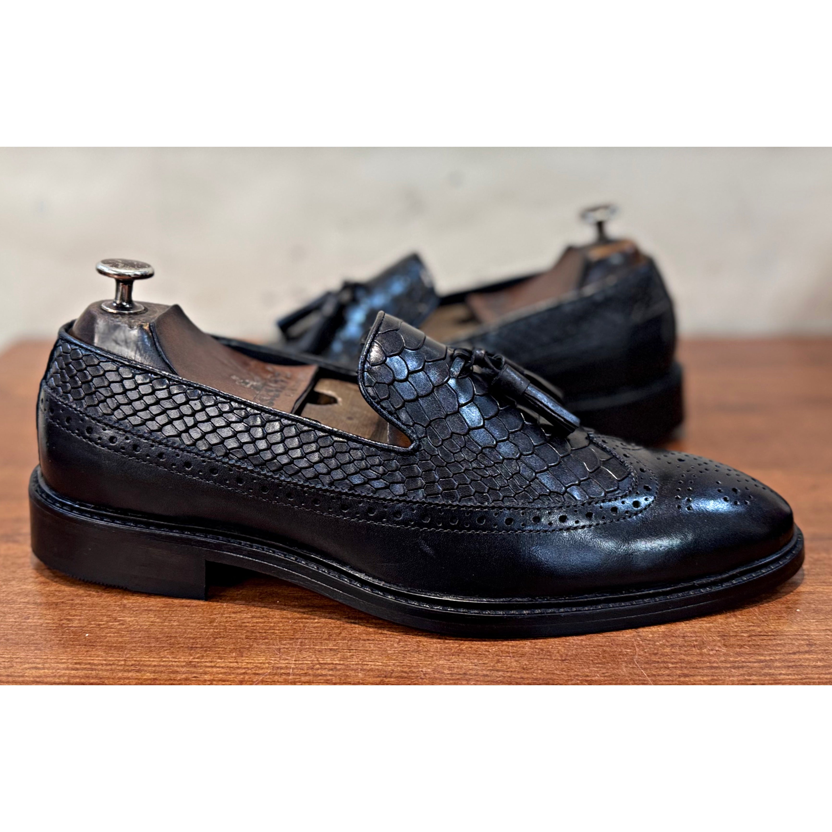 Twin Texture Wingcap Loafers Black