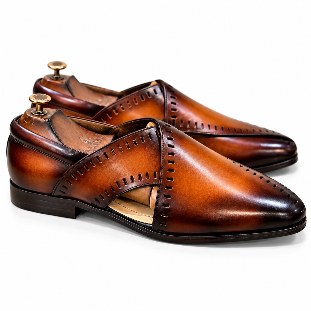 Cognac Veridian — Cognac Brown Hand-Patina Cut-Out Peshwari