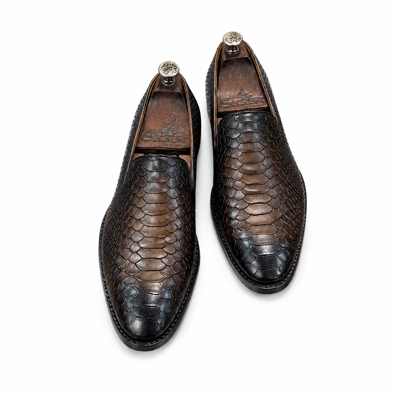 Noir Élan Embossed Leather Loafer