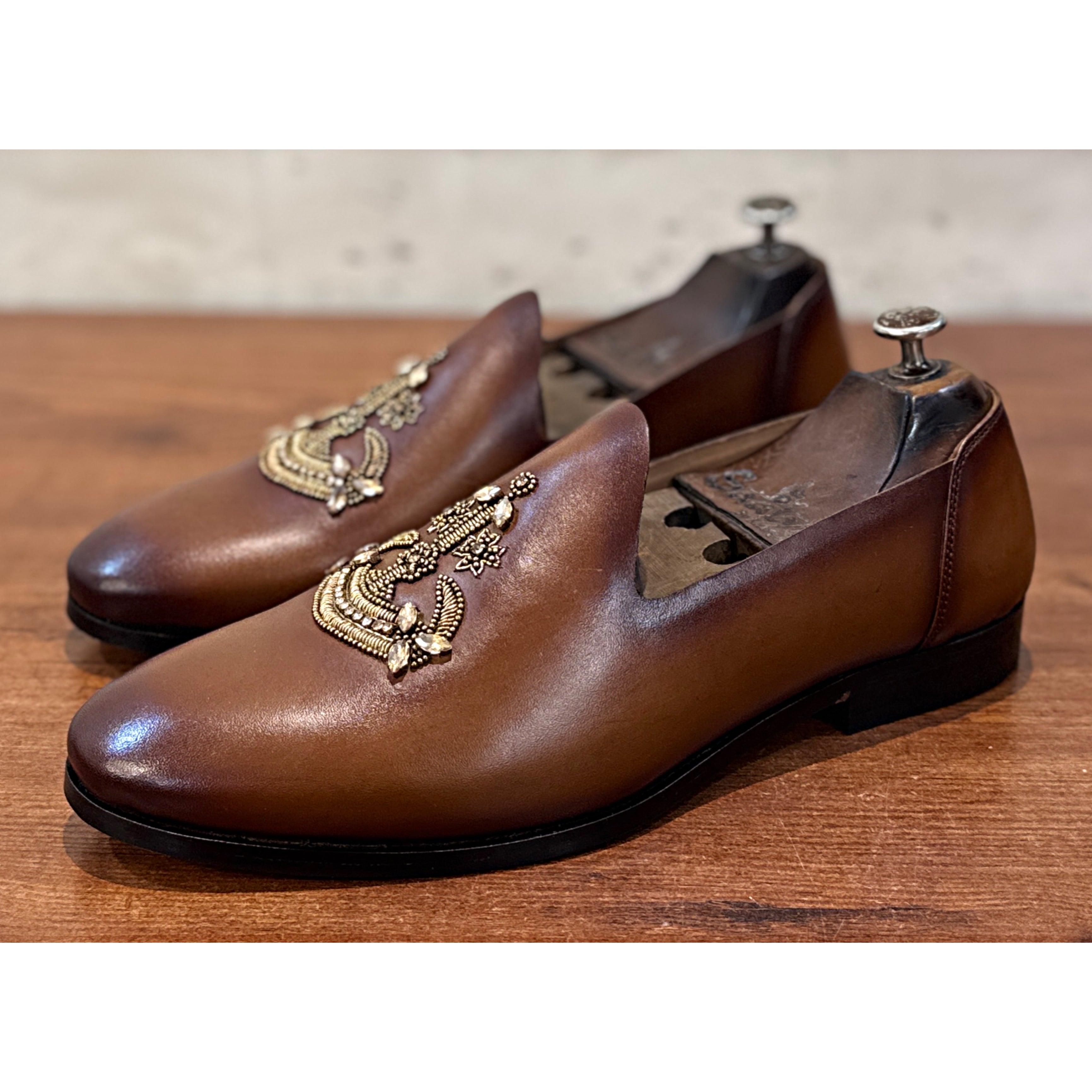 Anchor Hand Zardosi Jutti Tan