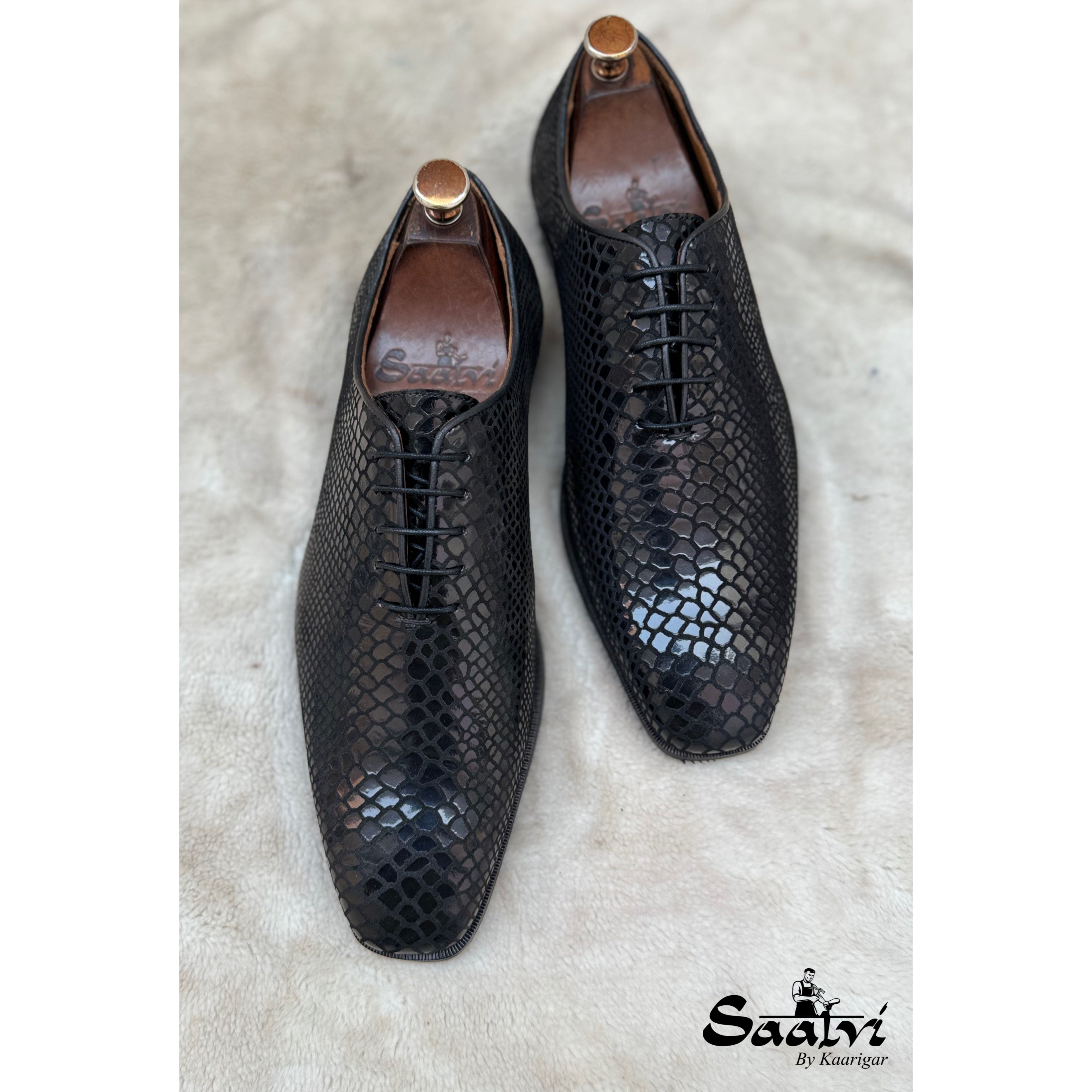 Wholecut Oxfords Snake Foil Black