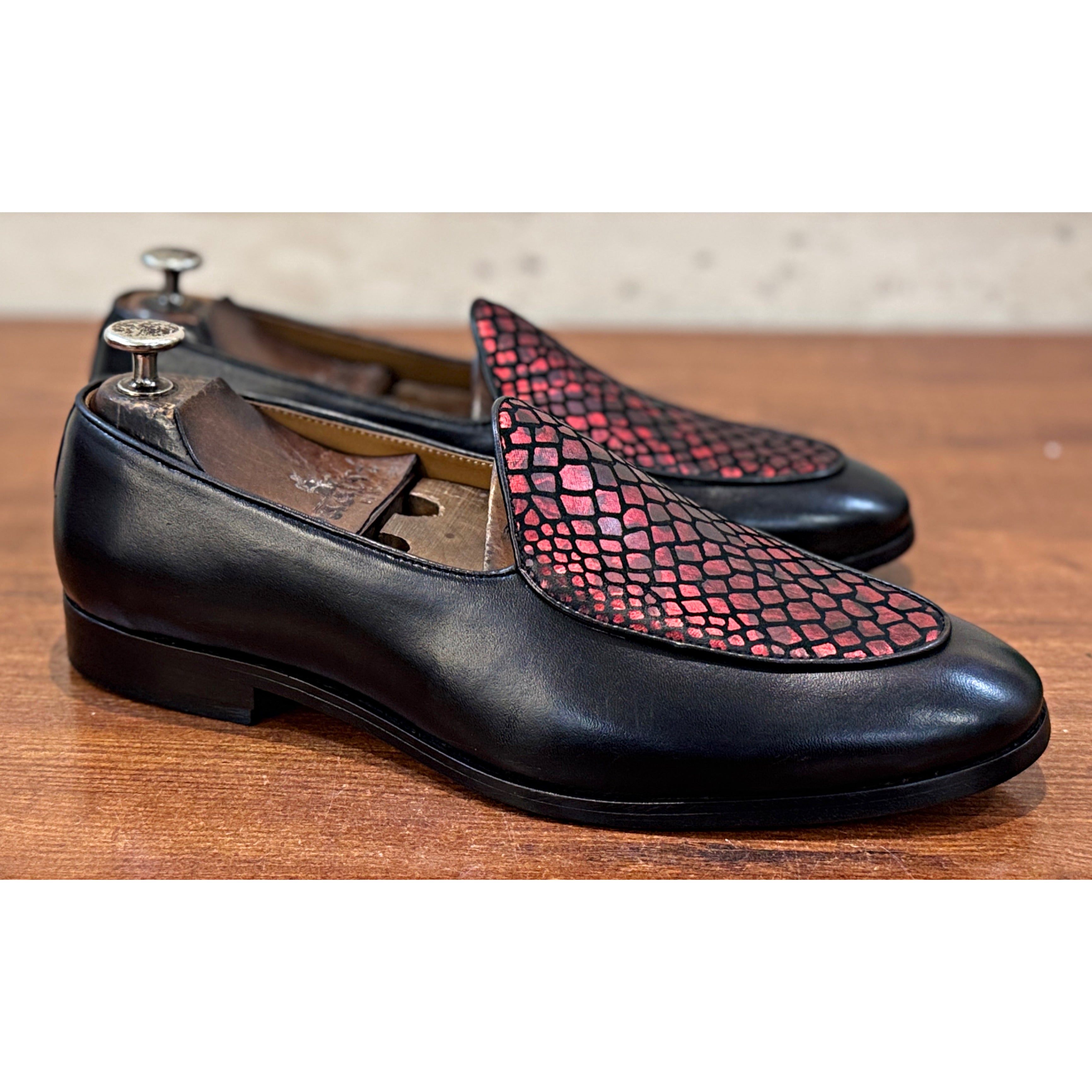 Savoy Spectator Riviera Python Panel Loafers – Black & Crimson