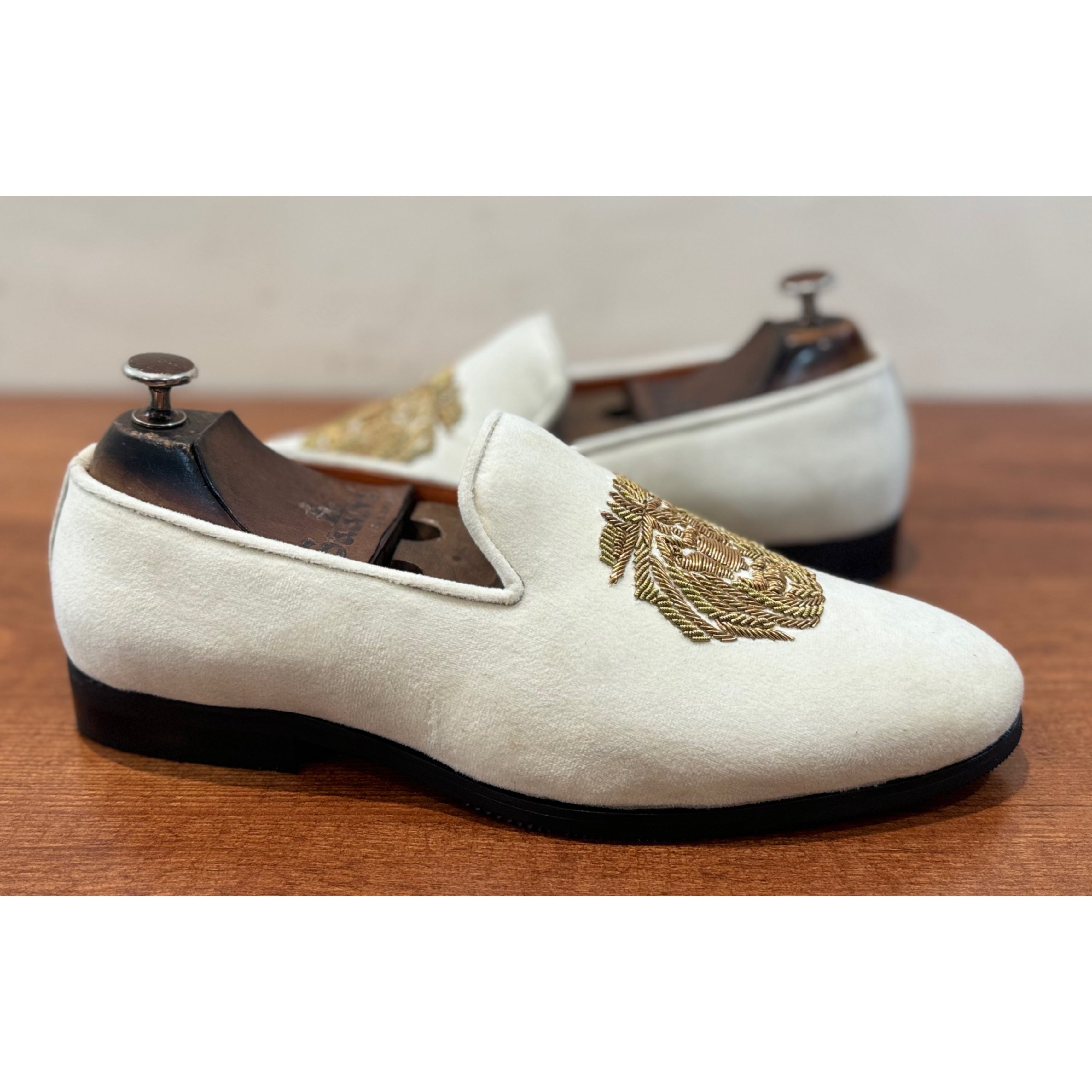 Cream Velvet Lion Zardosi Slipons