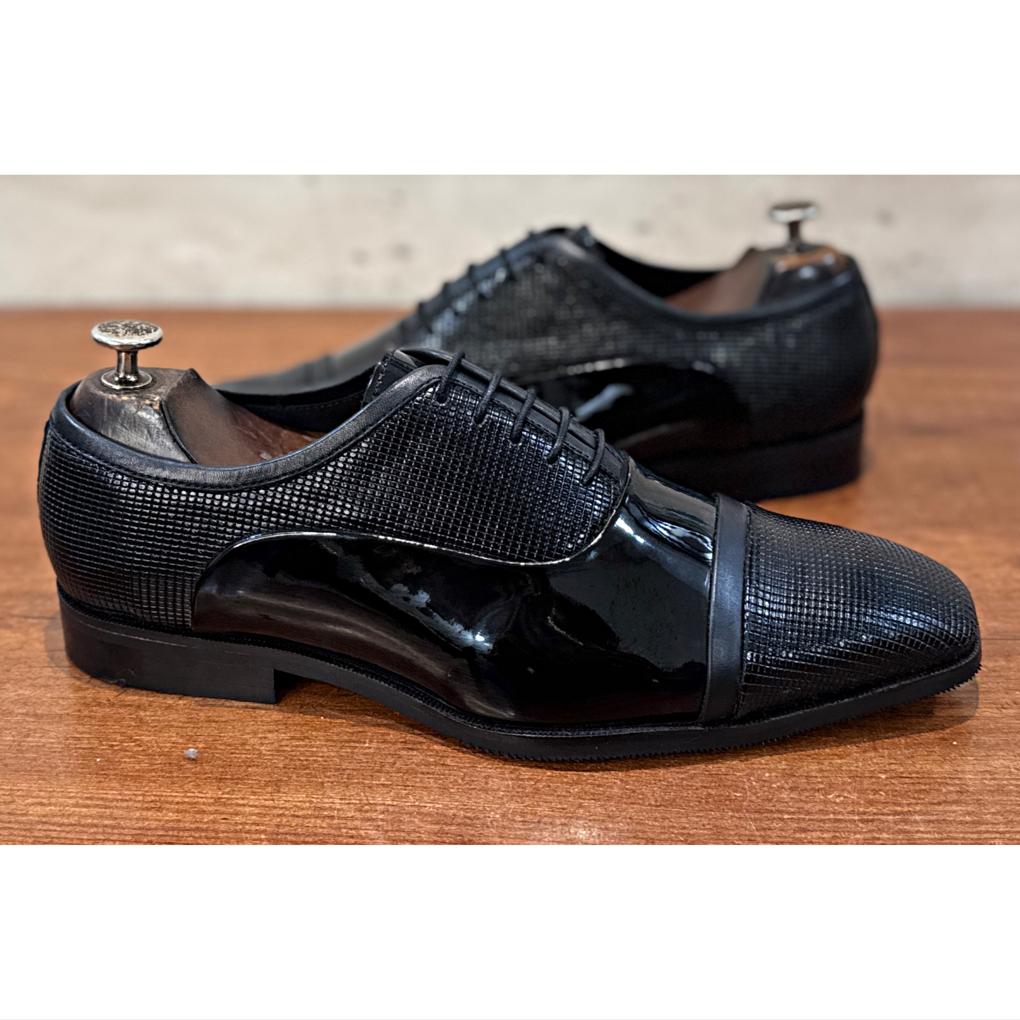 Black Patent Leather Cap-Toe Oxford Shoes – Luxury Textured Formal Dress Shoes
