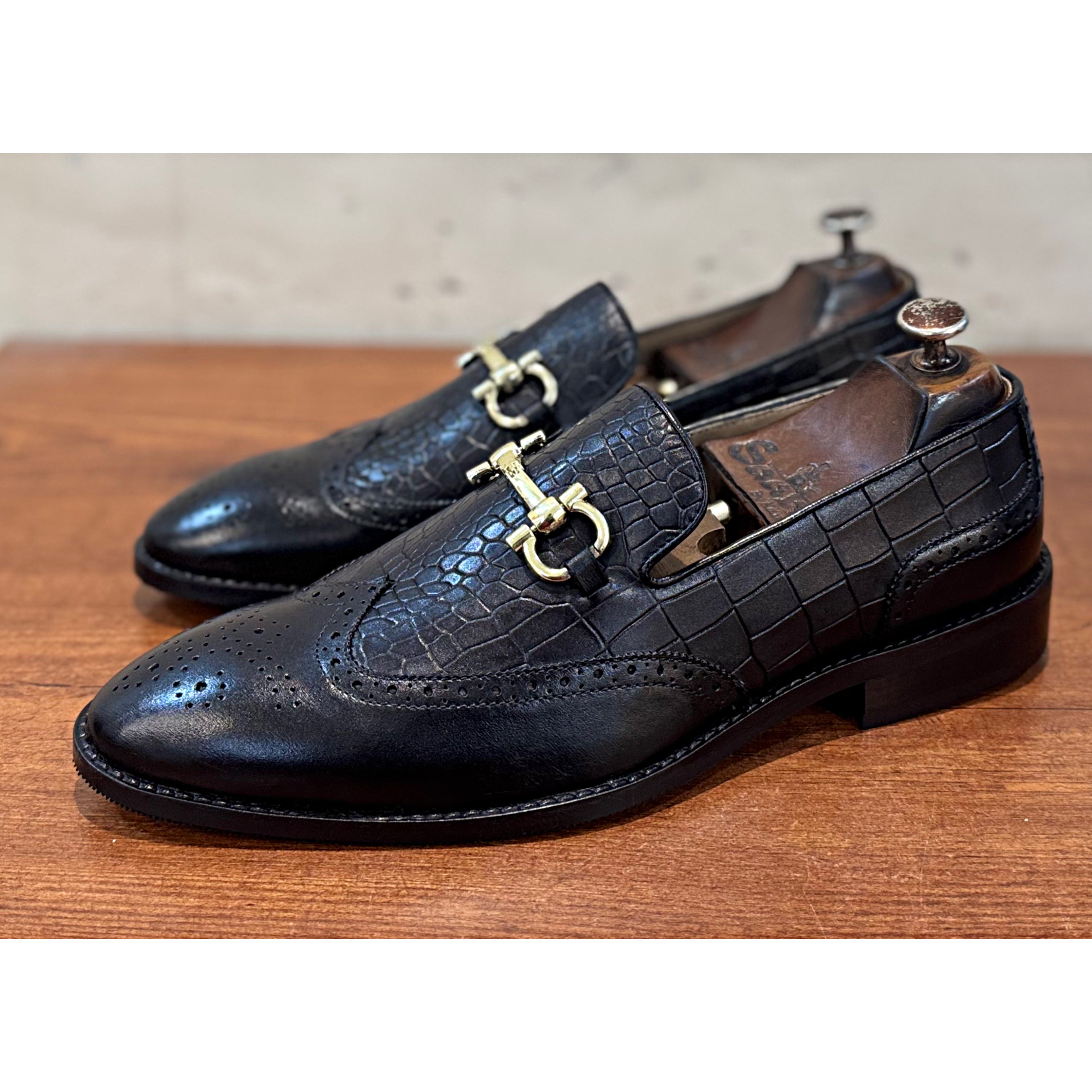 Wingcap Loafers With Metal Trim Blk