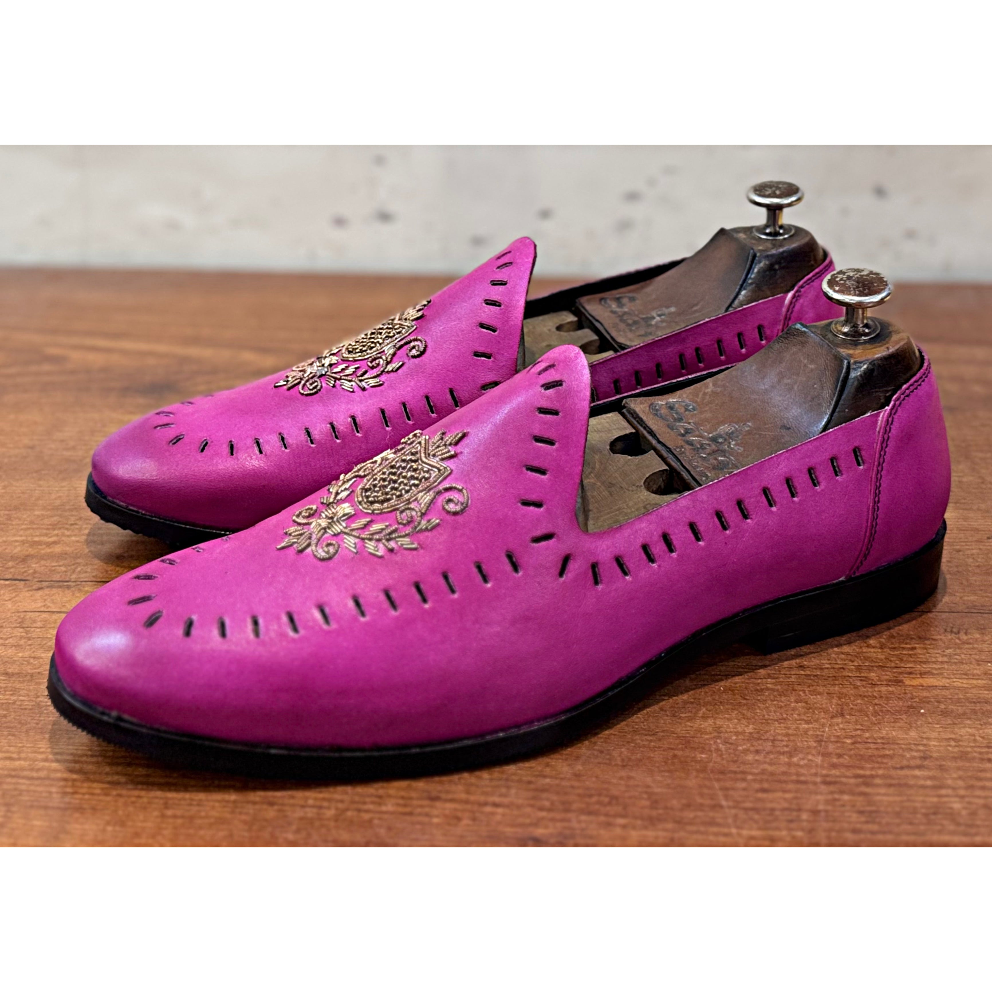 Maharaja Emblem Slip-ons Pink