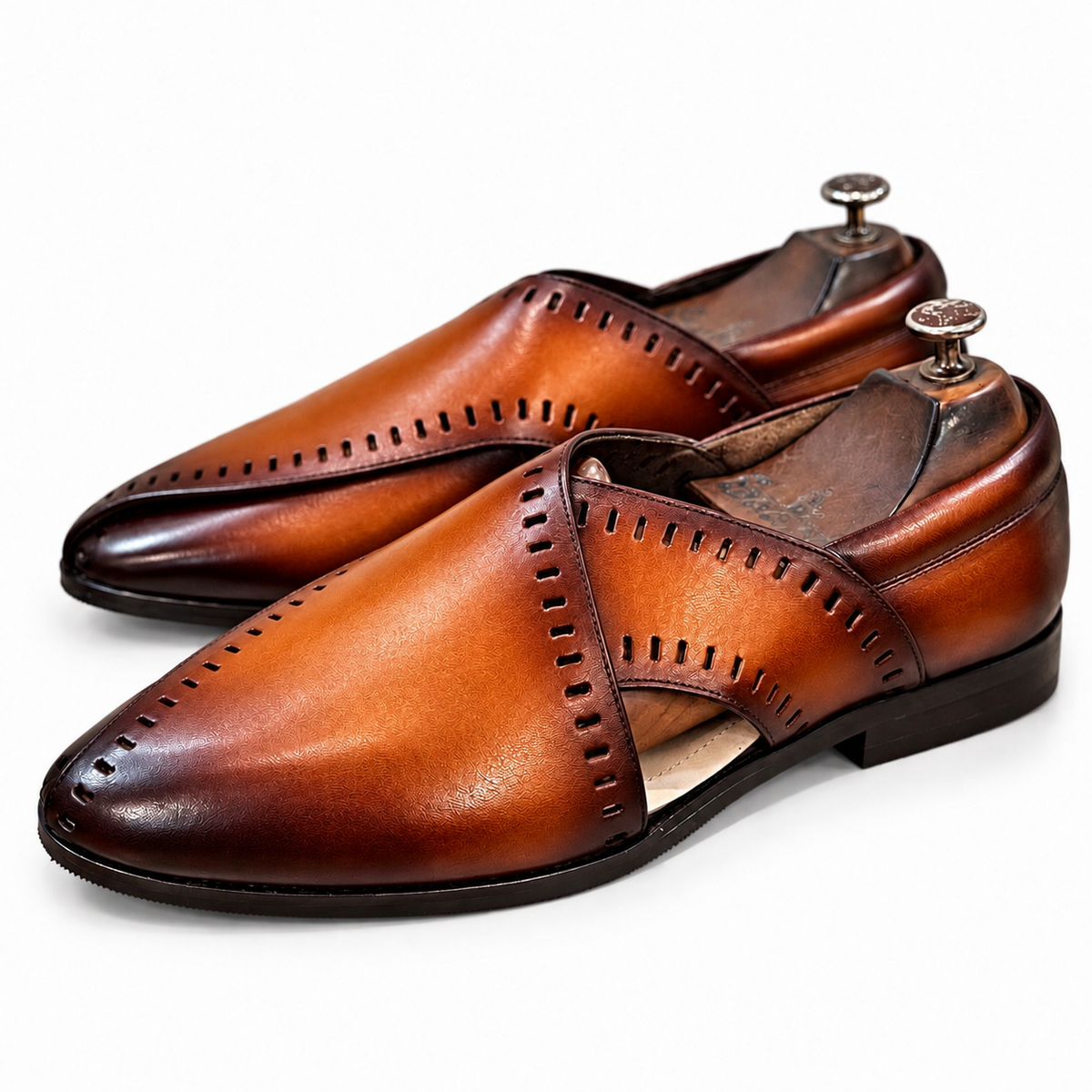 Cognac Veridian — Cognac Brown Hand-Patina Cut-Out Peshwari