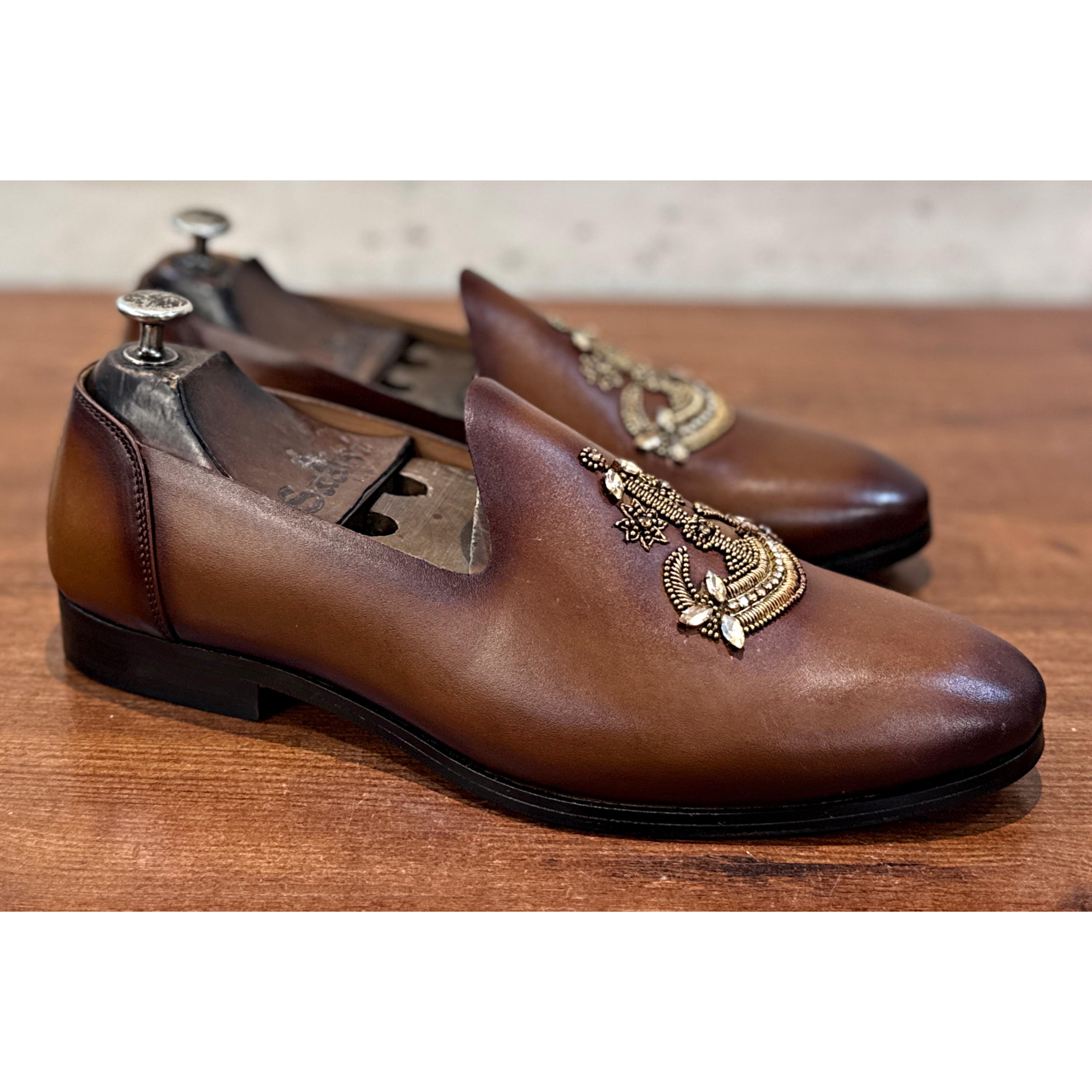 Anchor Hand Zardosi Jutti Tan