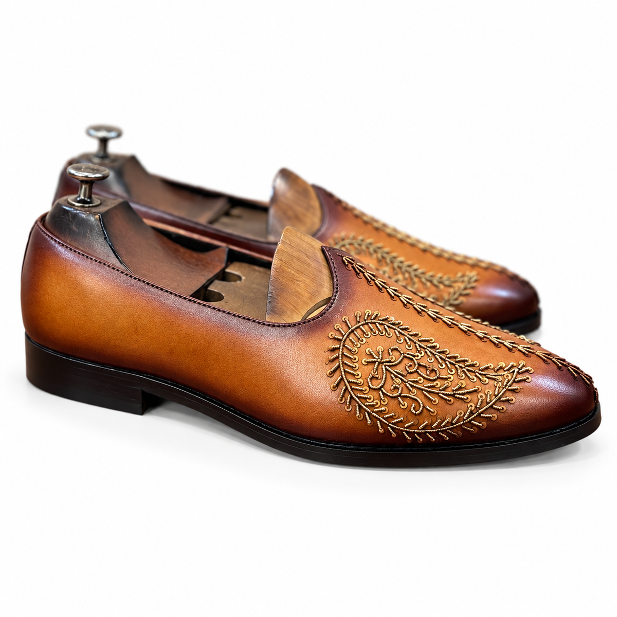 Bail Zari Tan Embroidered Leather Jutti