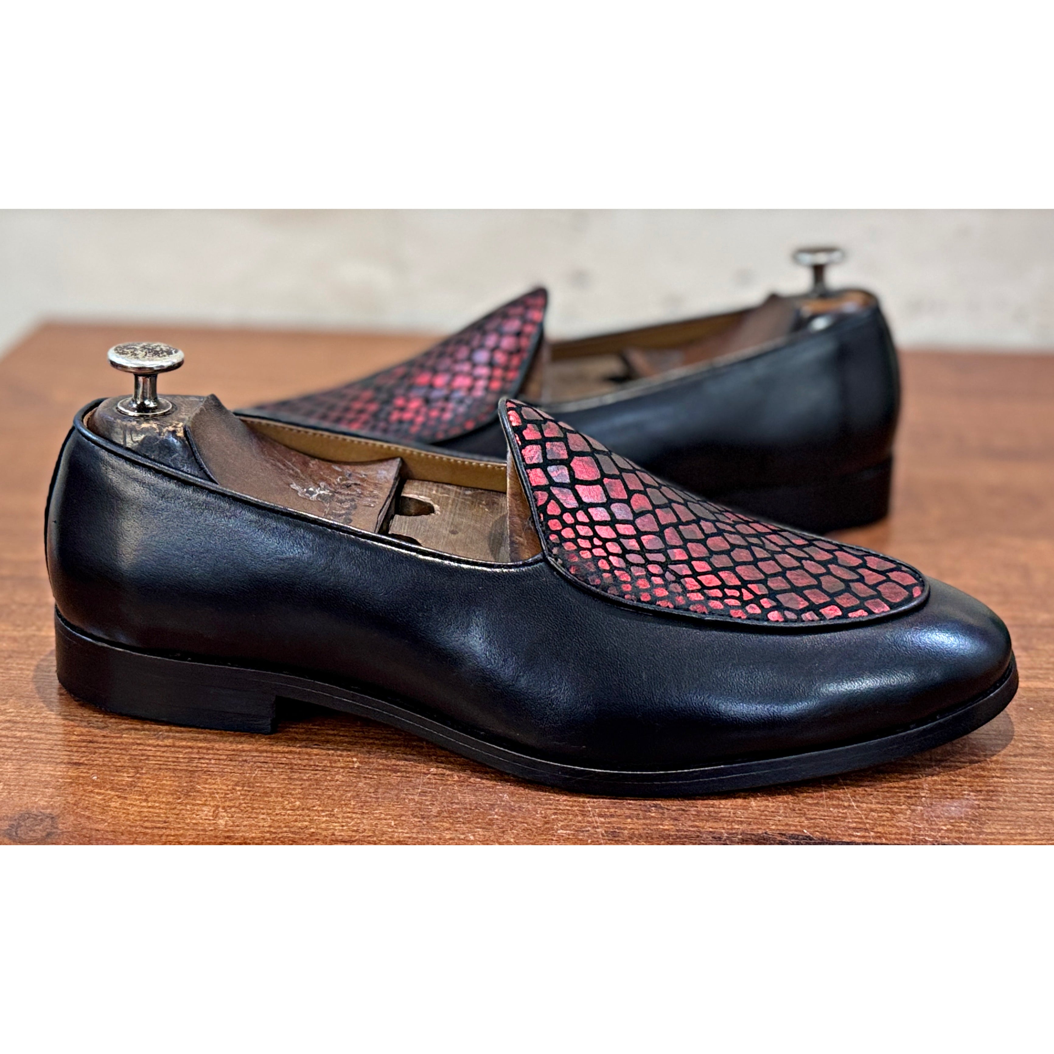 Savoy Spectator Riviera Python Panel Loafers – Black & Crimson