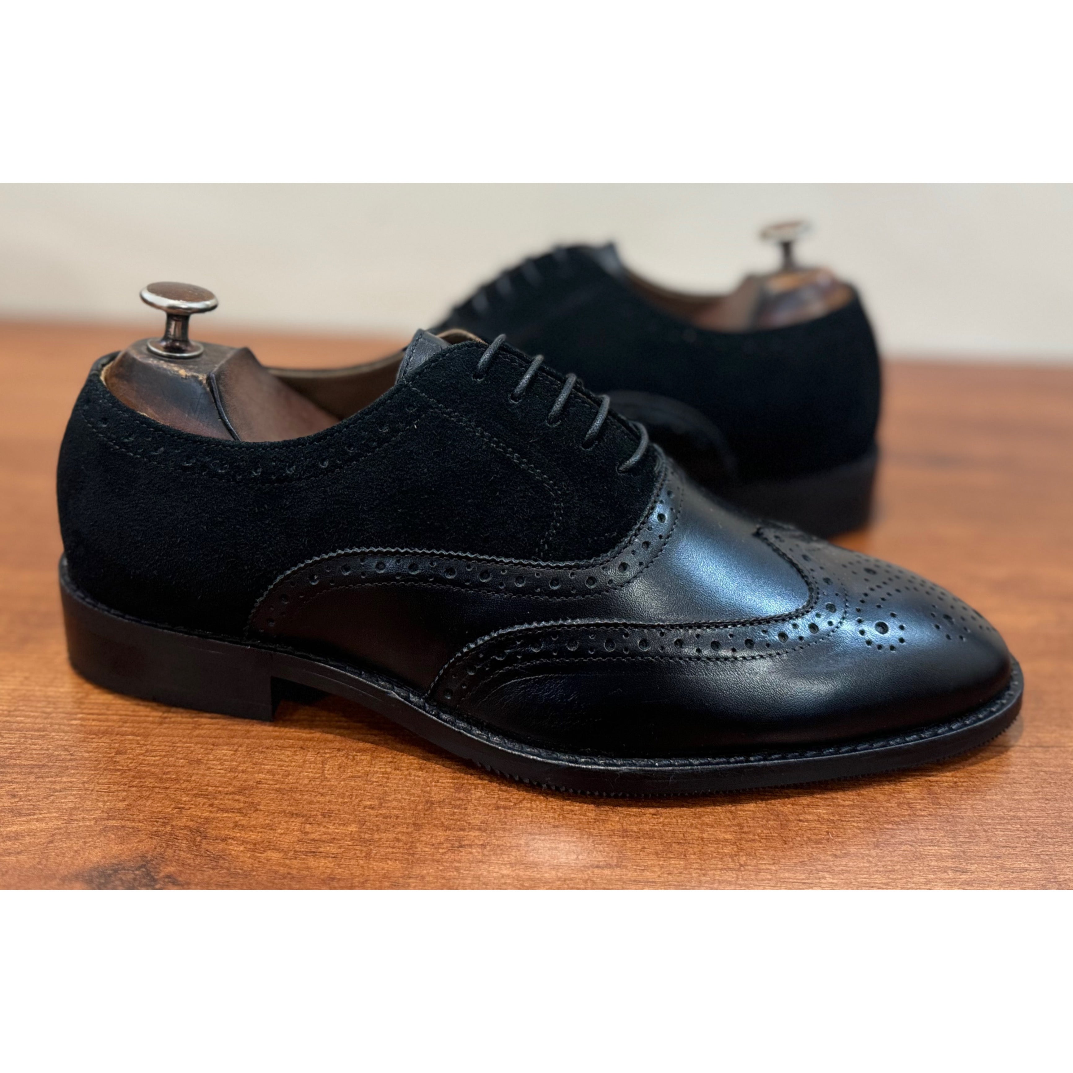 Luton - Black Oxfords with Suede