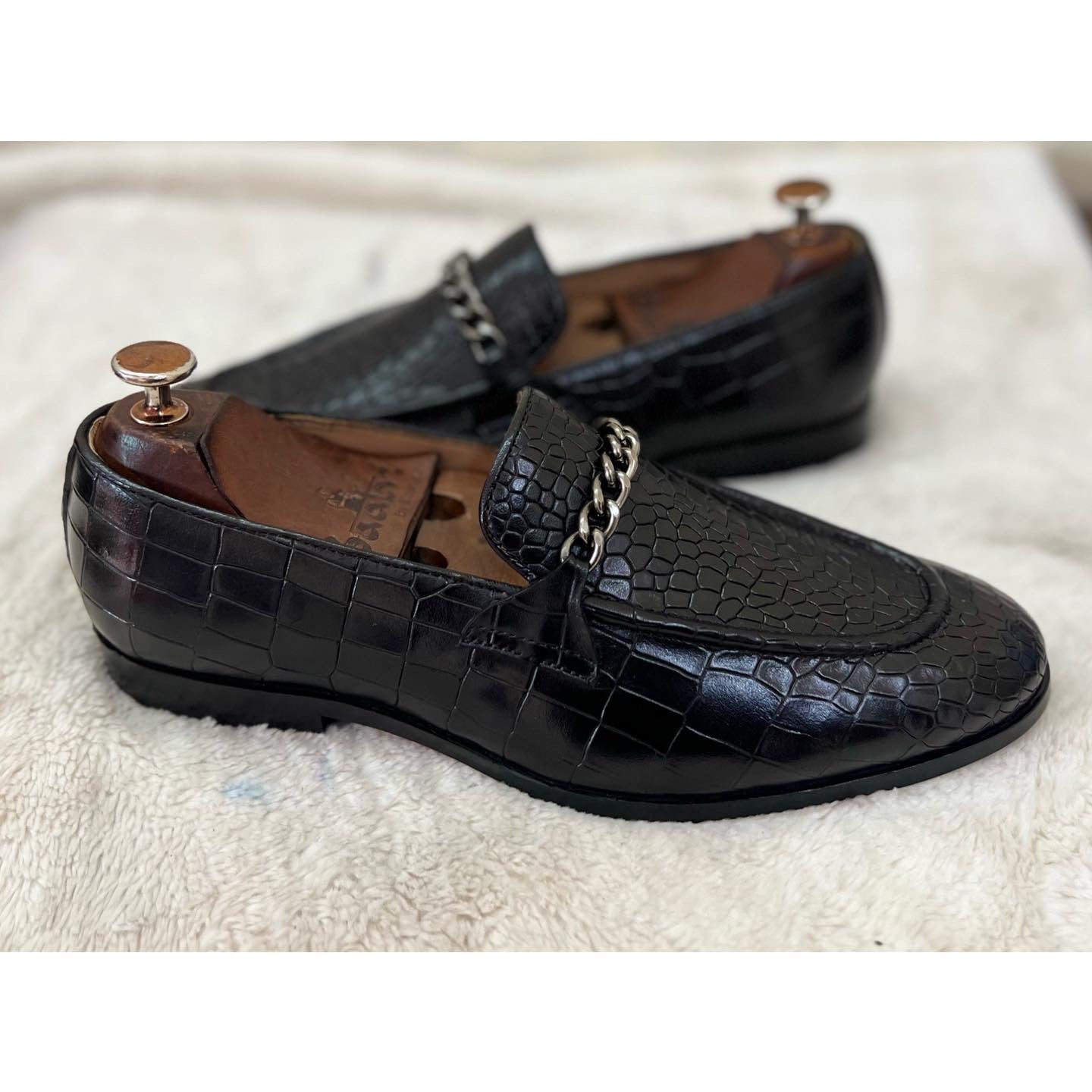 Croco Loafers With Chain Black