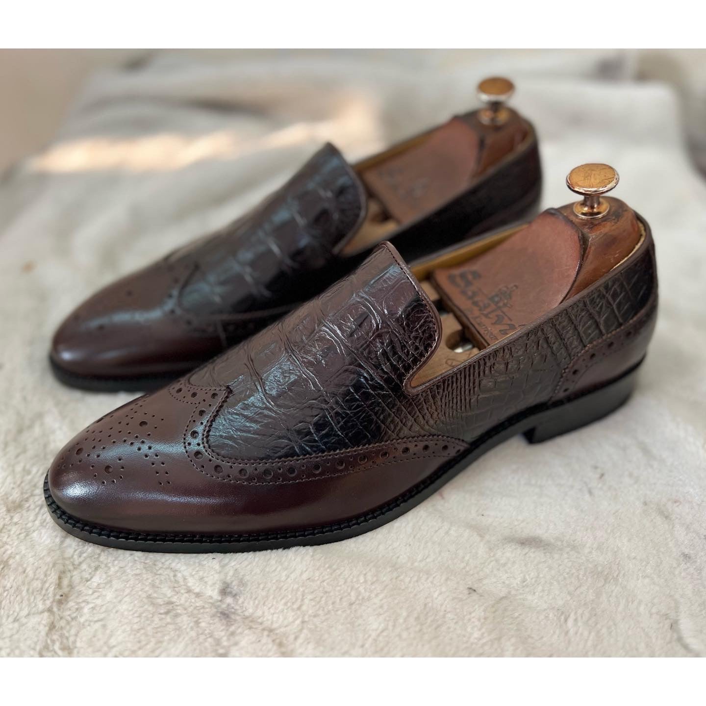 Wingcap Brown Croco Slipons